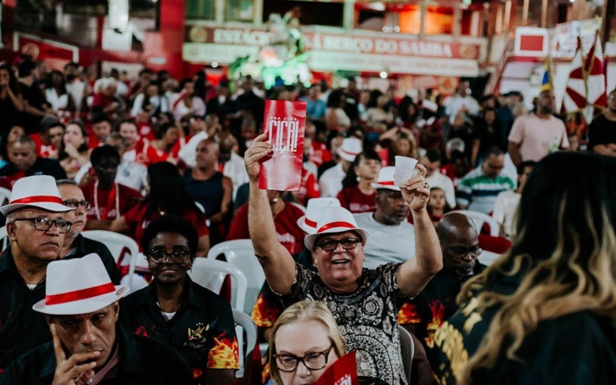 Quadra ficou lotada para homenagem a mestre Ciça