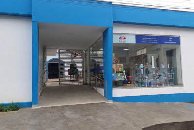 Bazar solidário na Associação Santo Antônio dos Pobres