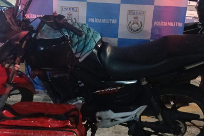 PM prende suspeito com pistola, munições, moto e celulares em Queimados