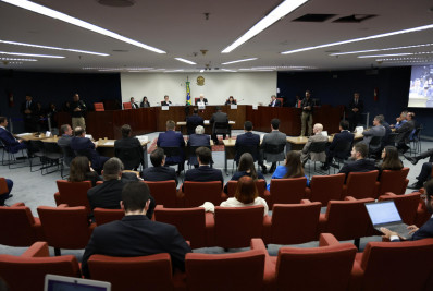 Moraes revoga proibição de réus da trama golpista de manterem contato