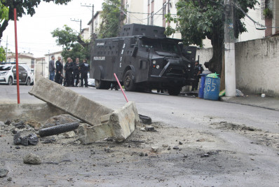 Um dia após operação no Complexo de Israel, maioria dos serviços é retomada