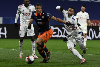 Dirigente do Lyon, ex-jogador é internado com facada próxima ao coração