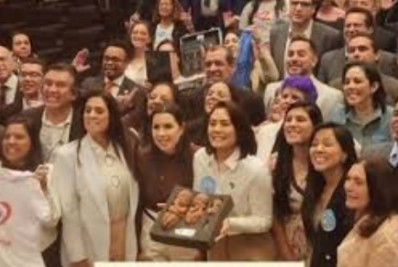 Michelle participa de encontro contra aborto no dia de interrogatório de Bolsonaro no STF