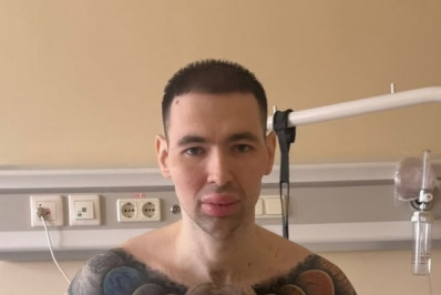 Vídeo! Influenciador conhecido como 'Popeye Russo' realiza cirurgia para reduzir bíceps