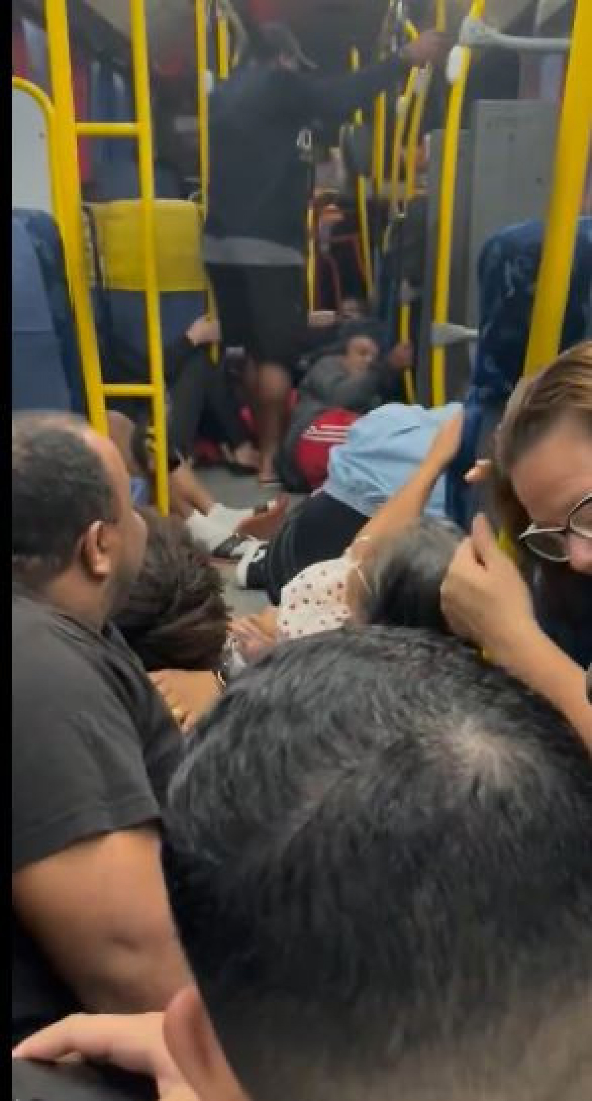 Motorista e passageiros viveram momentos de terror em meio a tiroteio