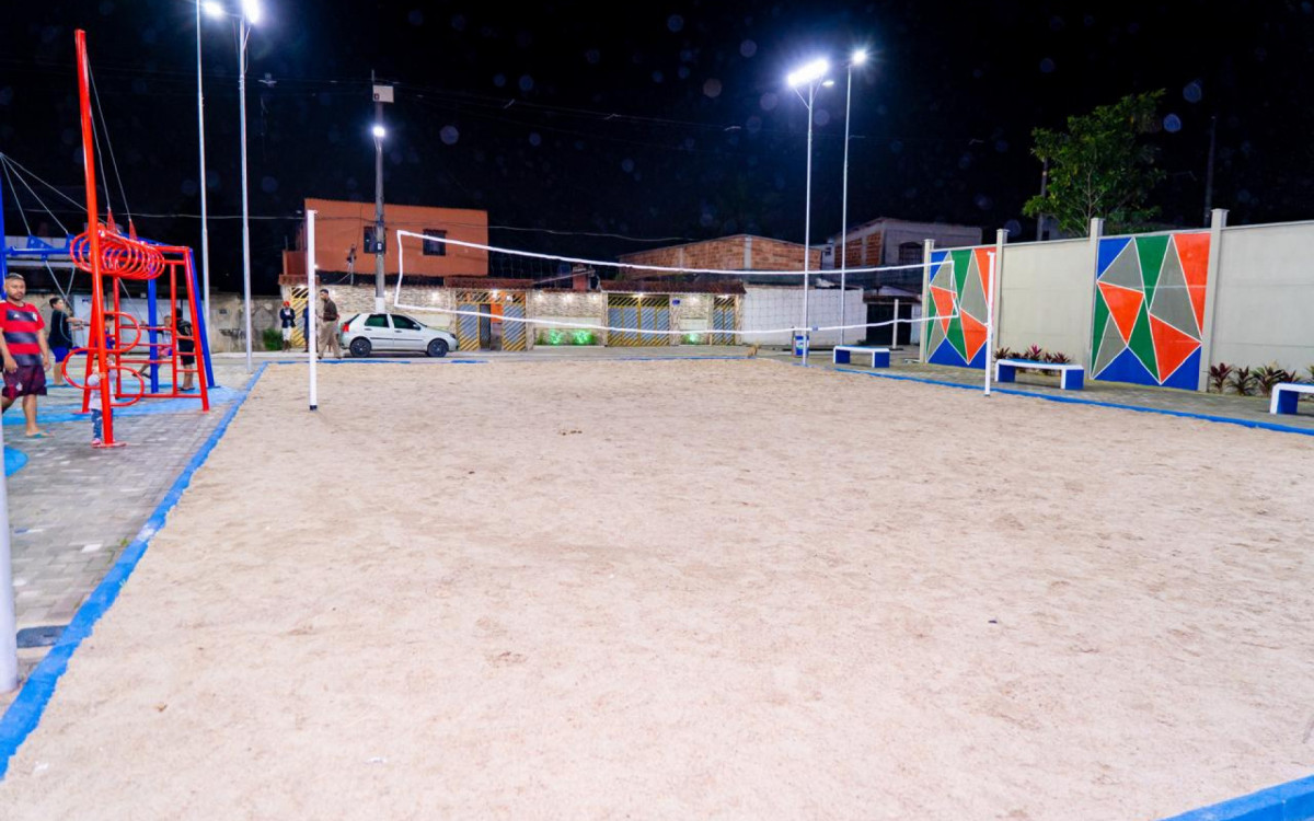 Prefeitura de Duque de Caxias inaugura nova pra&ccedil;a - Divulga&ccedil;&atilde;o