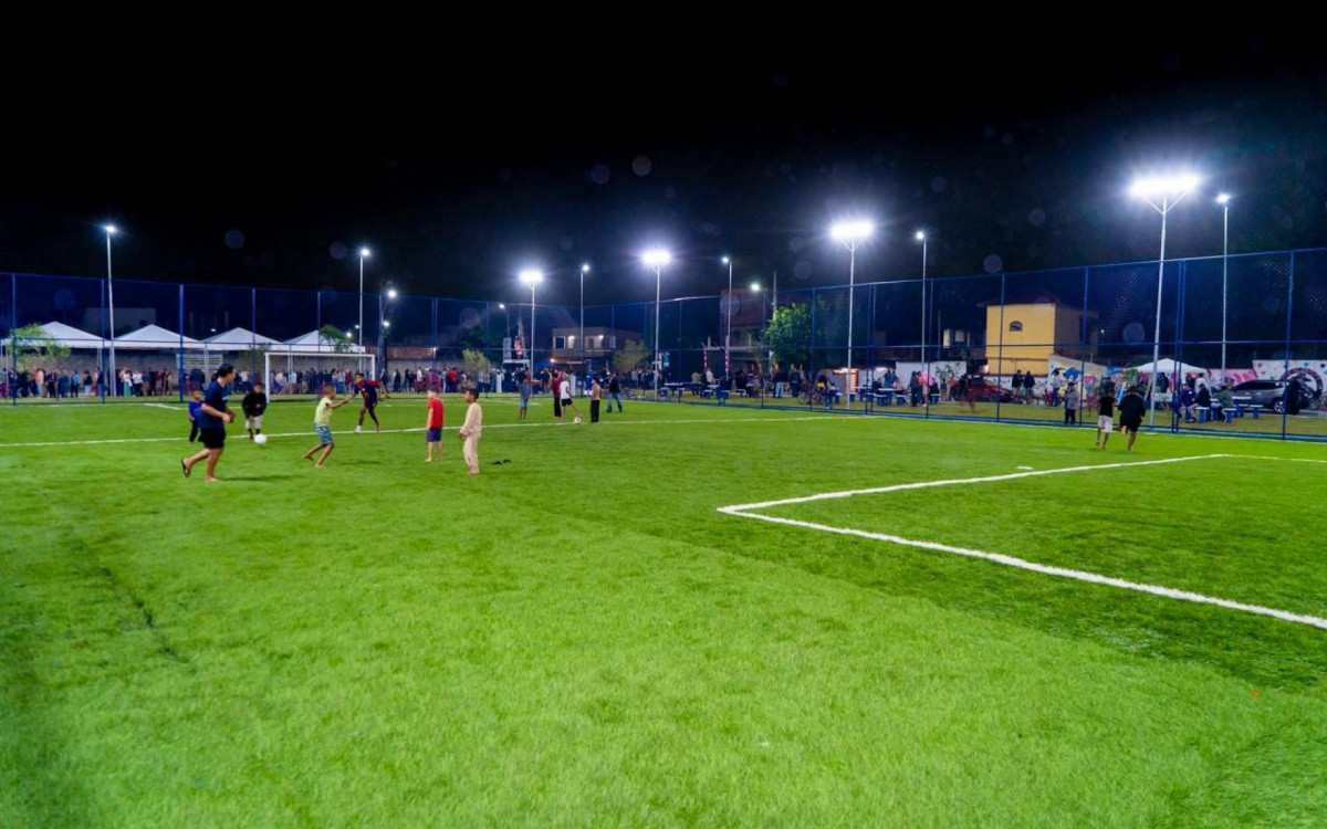 Prefeitura de Duque de Caxias inaugura nova pra&ccedil;a - Divulga&ccedil;&atilde;o