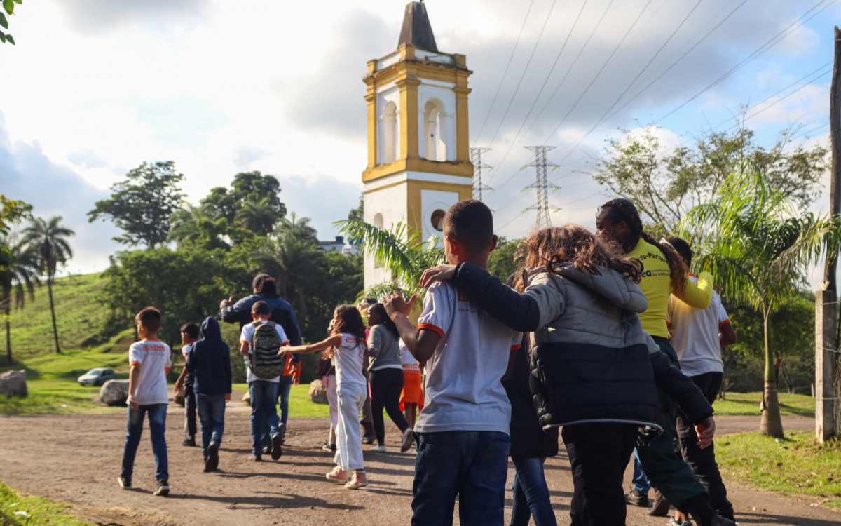 No caminho para a APA Iguaçu, no trajeto entre Vila de Cava e Tinguá, visitaram a histórica igreja (antigo Iguaçu Velho)