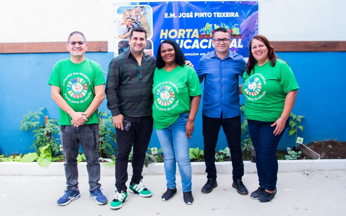 Vice-diretor Ronie de Oliveira Pereira, secretário de Agricultura Adriano Oliveira, diretora Vera Lúcia, subsecretário de Agricultura Anderson Silva e a professora Geise Wyterlin