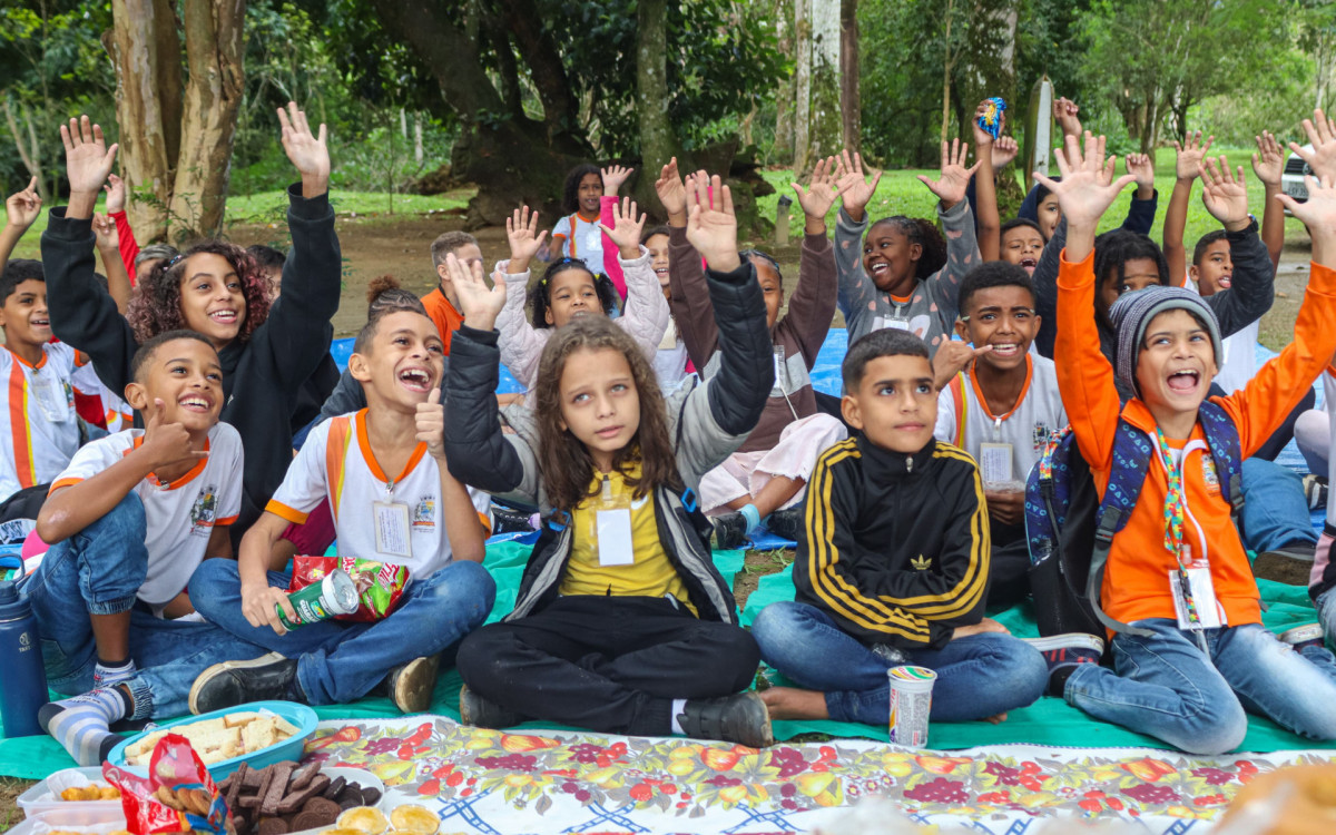 Ao final do passeio, os alunos participaram de um piquenique dentro da mata