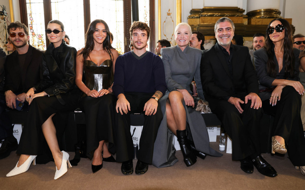 Klebber Toledo, Camila Queiroz, Bruna Marquezine, João Lucas, Xuxa, Junno Andrade e Sabrina Sato 