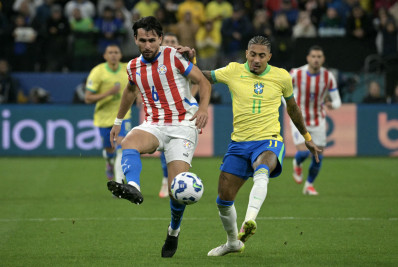 Raphinha elogia 'solidez defensiva' do Brasil e celebra vaga na Copa