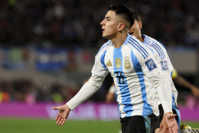 Almada marca no fim, e Argentina empata com a Colômbia com um a menos em campo