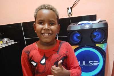 Mãe revela expectativa para cirurgia de menino que teve braço reimplantado: 'Espero movimentos'