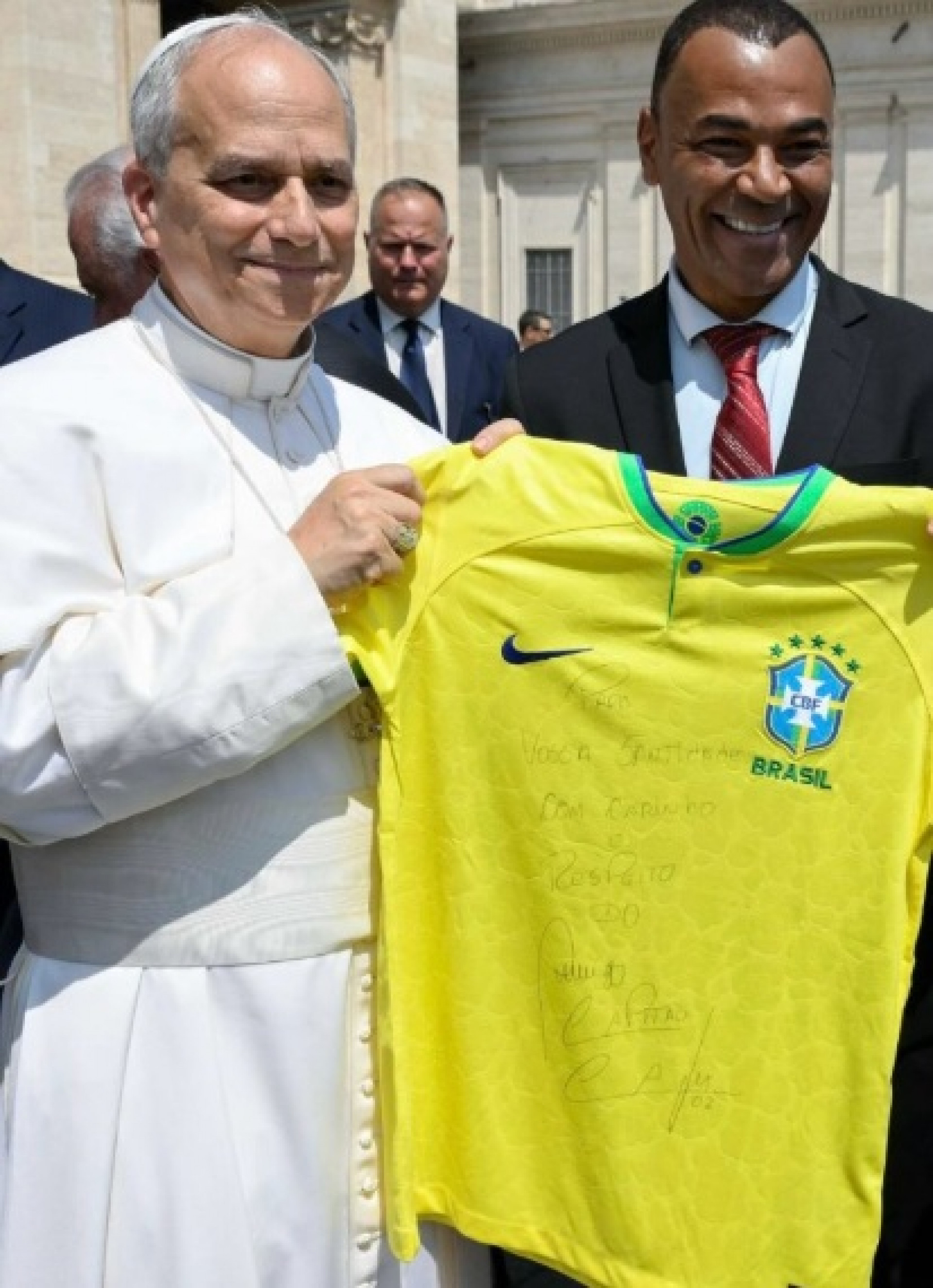 Cafu presenteou o papa Le&atilde;o XIV com camisa da sele&ccedil;&atilde;o brasileira - Reprodu&ccedil;&atilde;o/ Instagram