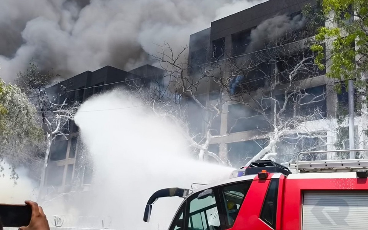 Avião colidiu com prédio em Ahmedabad - Reprodução/X