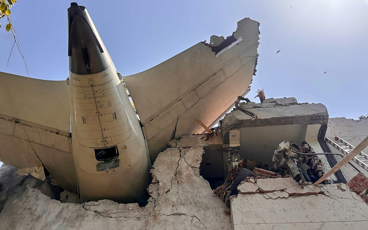 Avião da Air India que viajava para Londres caiu em Ahmedabad, oeste da Índia - AFP