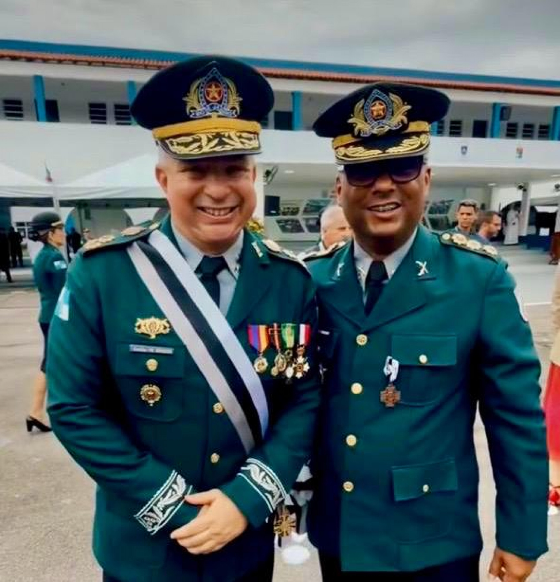  O secretário de Estado de Polícia Militar e Comandante-Geral da PMERJ, coronel Marcelo de Menezes e o coronel Fabiano de Souza, comandante do 29º BPM em recente cerimônia