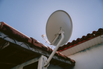 Parabólica tradicional vai parar de funcionar: veja como garantir antena digital sem custo até 30 de junho