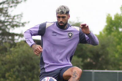 Alexander Barboza admite dificuldade mas reforça sonho do Botafogo no Mundial: 'Ir à final'