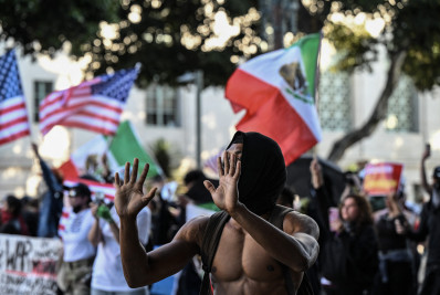 'Aterrorizante': imigrantes se arriscam a trabalhar apesar dos distúrbios em Los Angeles