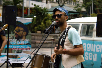 Show gratuito de rock em São Gonçalo com Wagner José e seu Bando