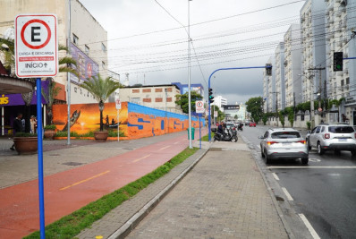 Transportes sinaliza nova área de carga e descarga próximo ao Espaço Salvatori