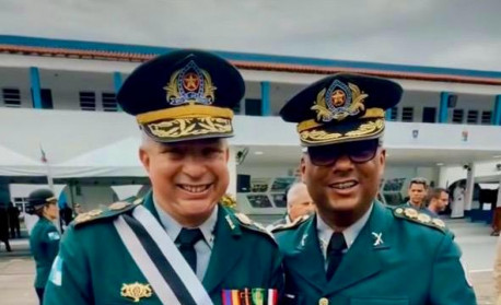  O secret&aacute;rio de Estado de Pol&iacute;cia Militar e Comandante-Geral da PMERJ, coronel Marcelo de Menezes e o coronel Fabiano de Souza, comandante do 29&ordm; BPM em recente cerim&ocirc;nia - ArquivoPessoal