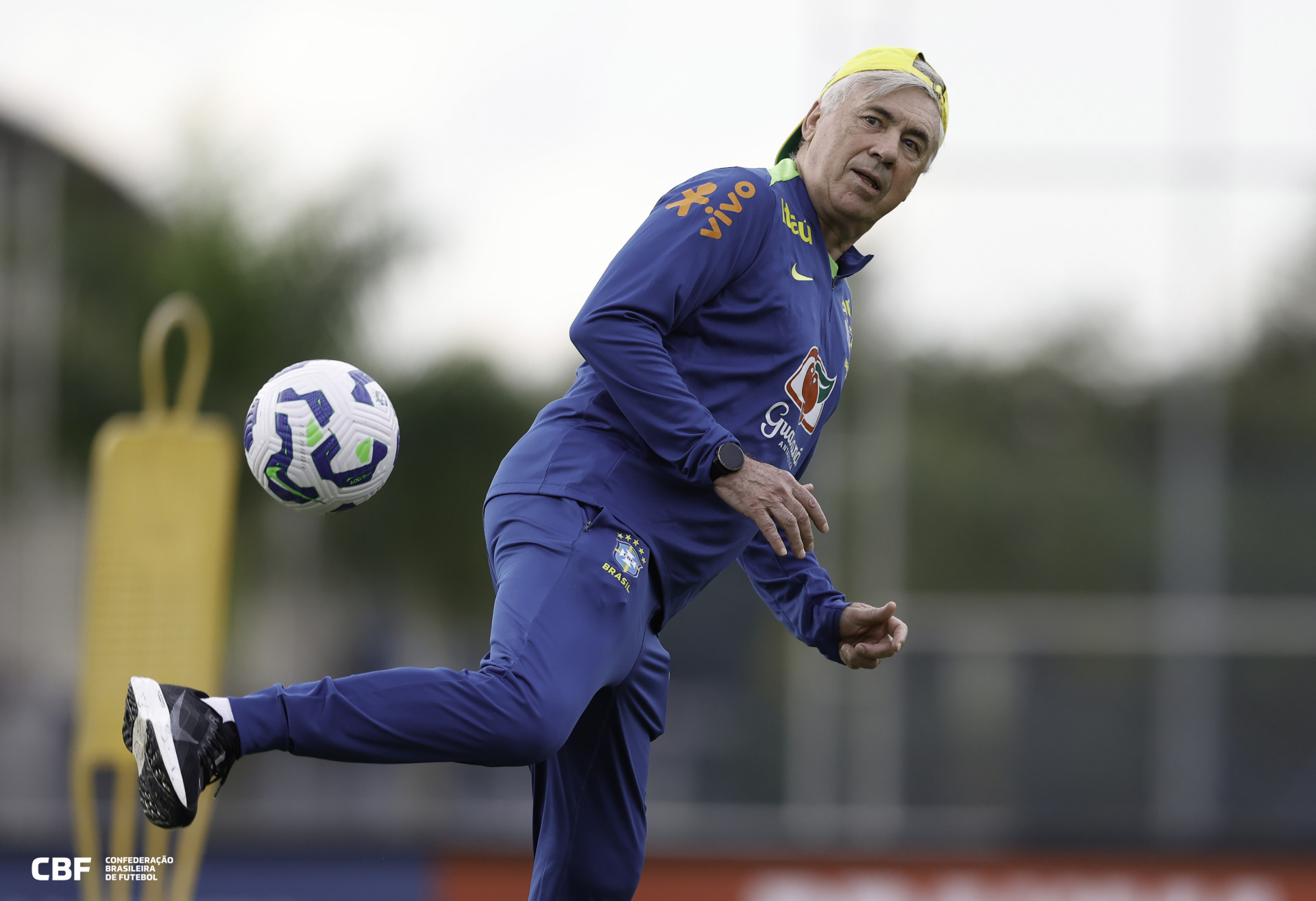 Carlo Ancelotti em treino da sele&ccedil;&atilde;o brasileira