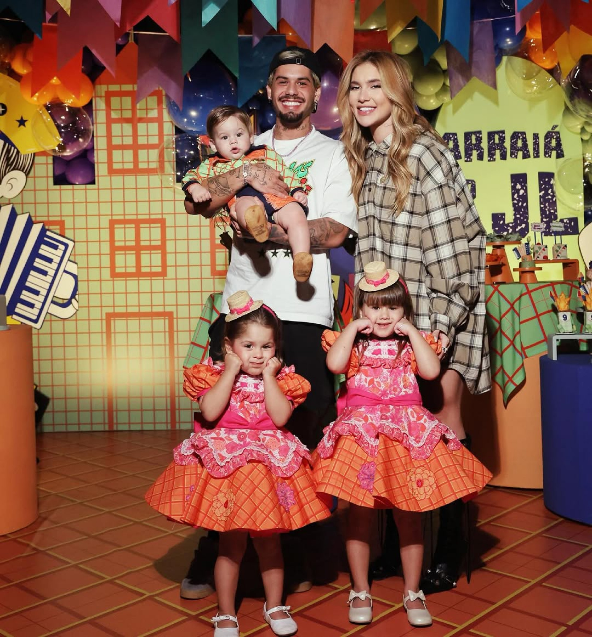 Zé Felipe e Virginia posaram com os filhos na festa de José Leonardo  - Reprodução/Instagram 