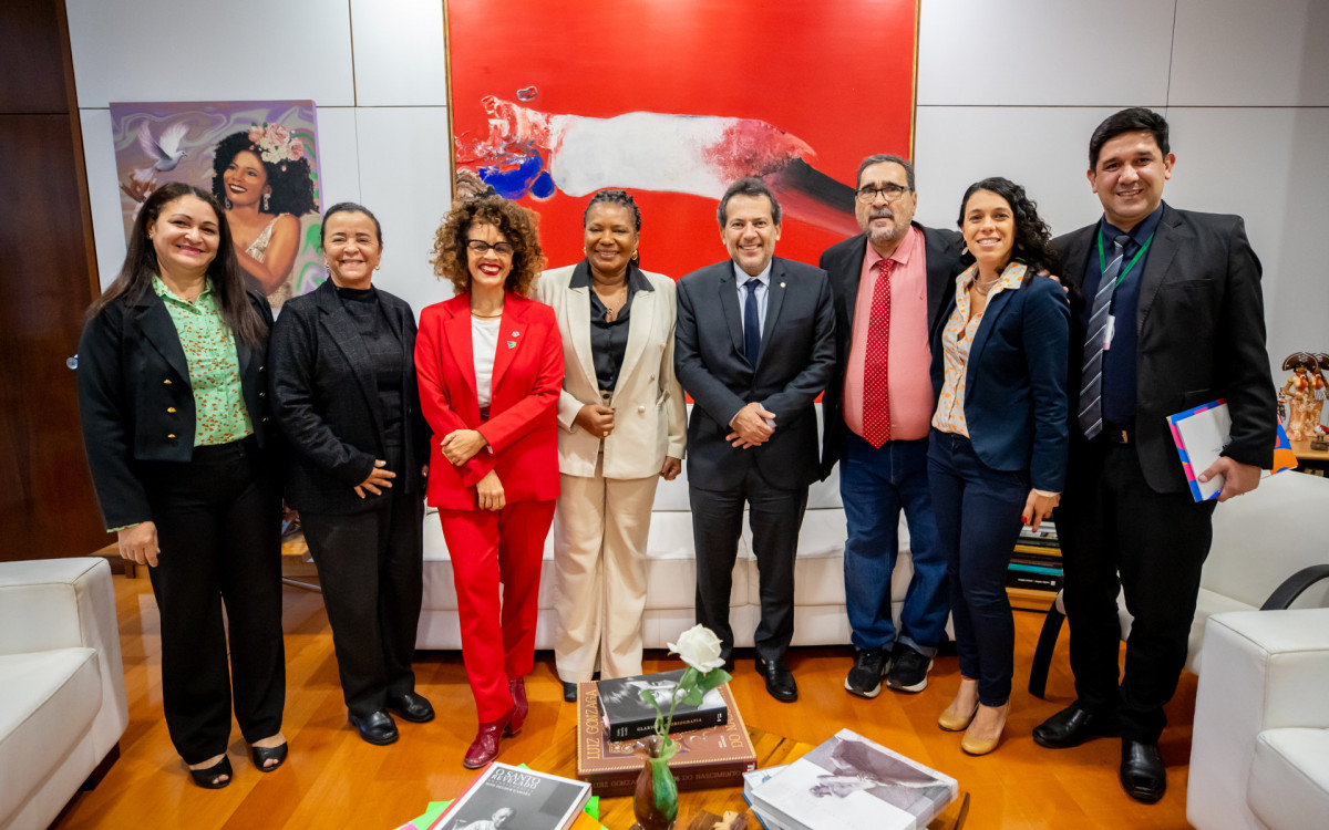 A presidente da Funarte, Maria Marighella, se comprometeu a realizar uma visita técnica ao novo teatro, acompanhada do Centro Técnico de Artes Cênicas (CTAC)