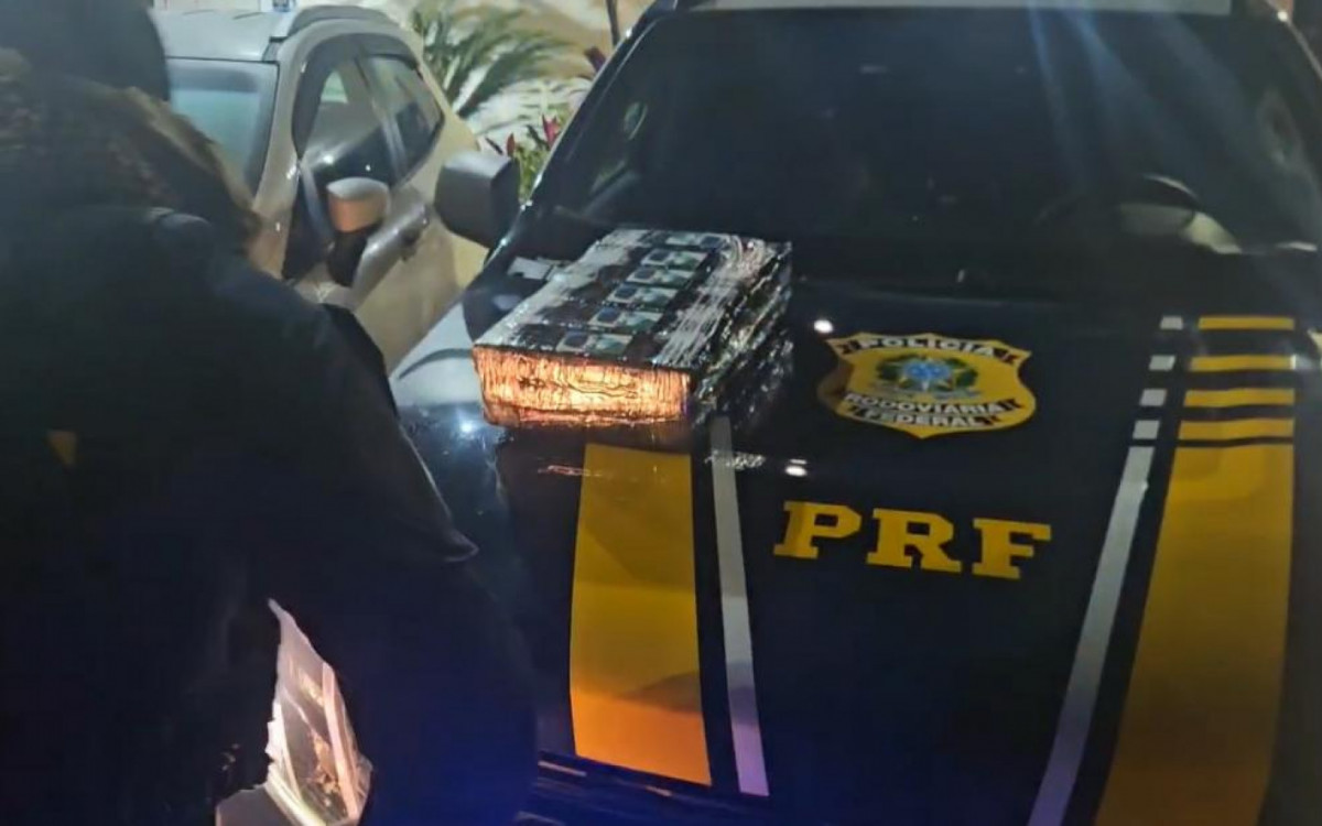 Droga encontrada pela PRF no veículo