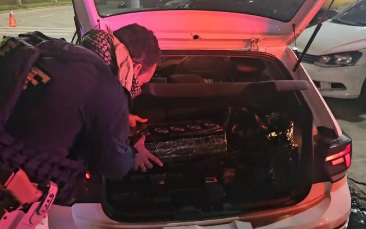 Droga encontrada pela PRF no veículo