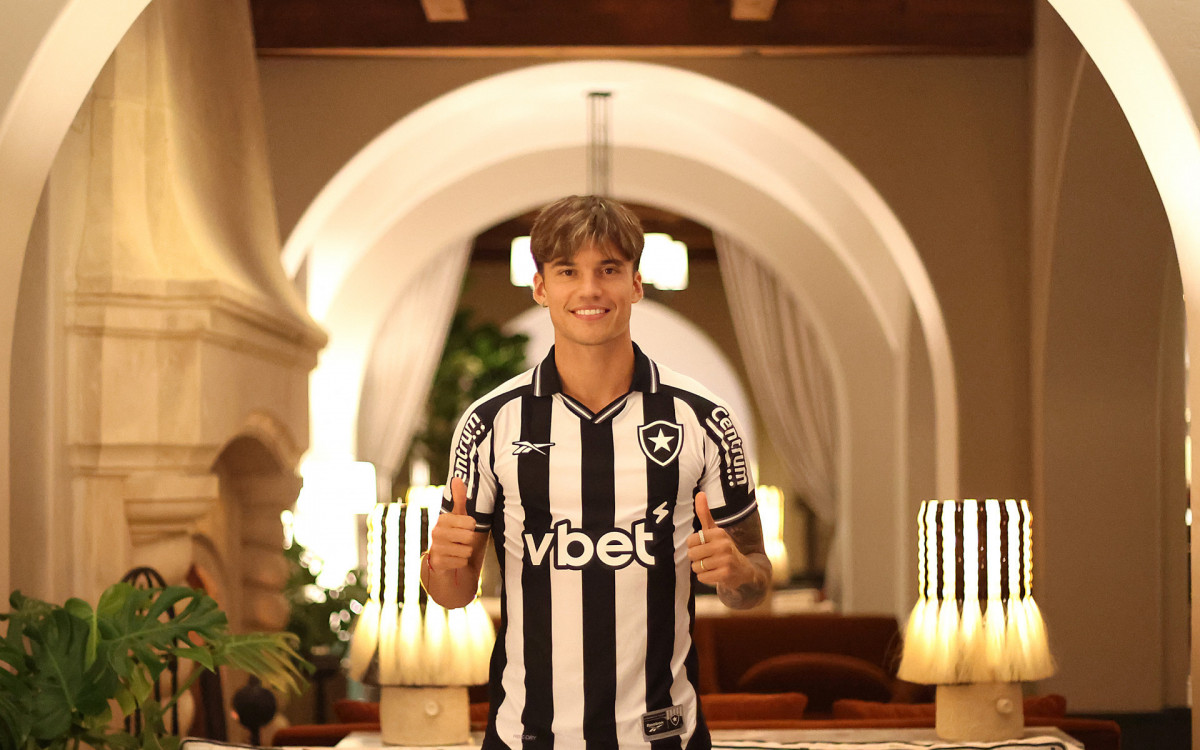 Correa veste a camisa do Botafogo