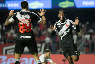 Vasco faz três gols no mesmo jogo pela terceira vez com Diniz e mostra evolução ofensiva
