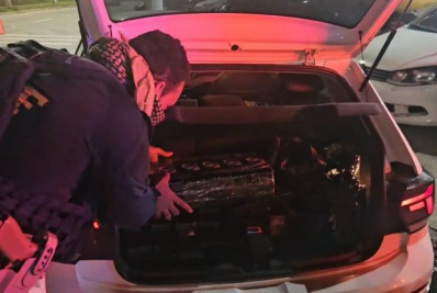 PRF intercepta veículo com 215 quilos de maconha em Petrópolis