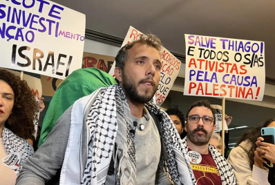 Thiago Ávila chega ao Brasil e é recebido por grupo pró-Palestina