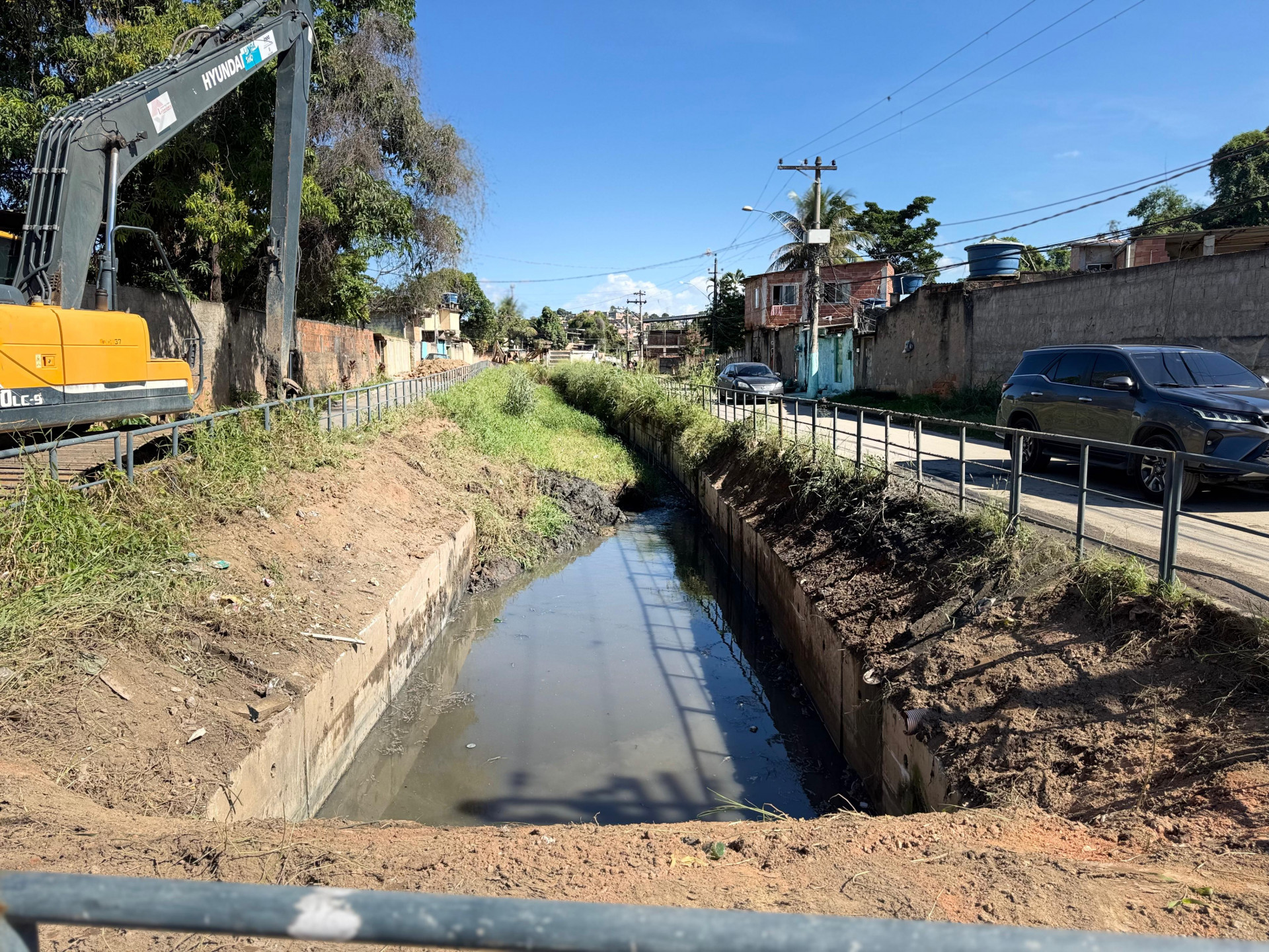O Canal dos Colonizadores segue recebendo a&ccedil;&otilde;es de limpeza e desassoreamento de toda extens&atilde;o - Junior Silva / PMBR