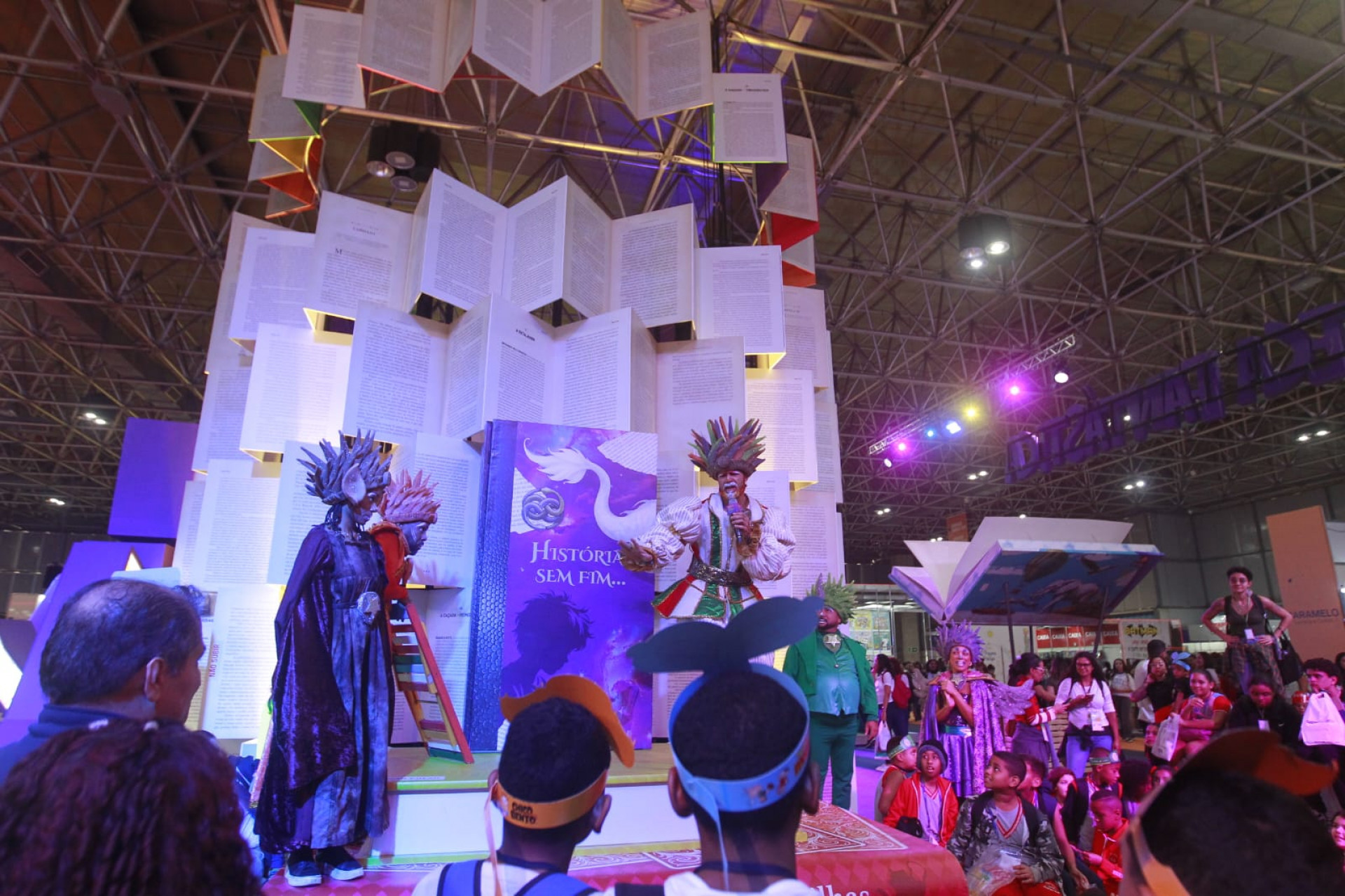 Peça 'Momento Fantástico' agitou as crianças na Biblioteca Fantástica - Reginaldo Pimenta / Agência O Dia