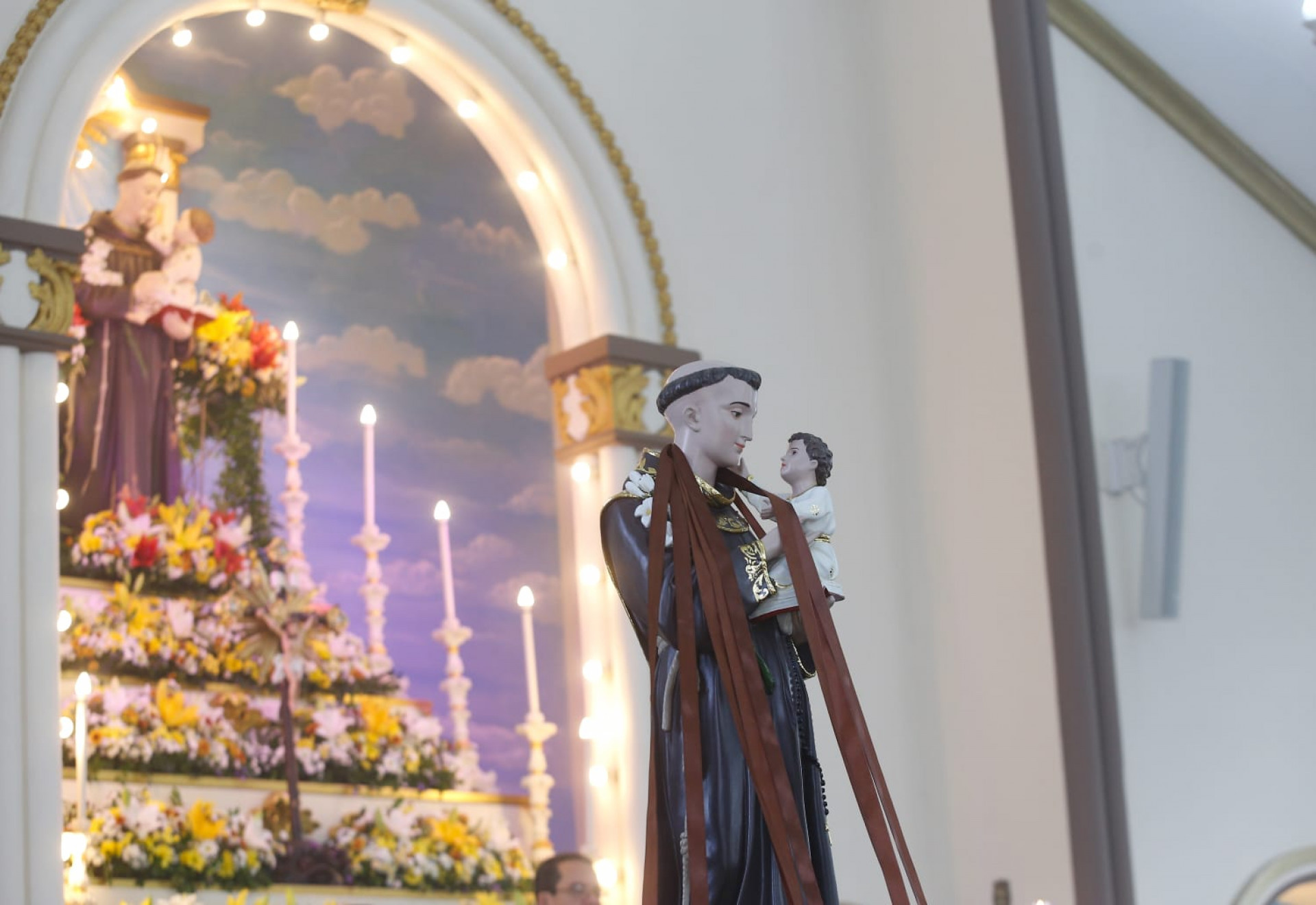 Dia de Santo Antônio reúne fies em igrejas do Cachambi, na Zona Norte - Érika Martin/Agência O DIA