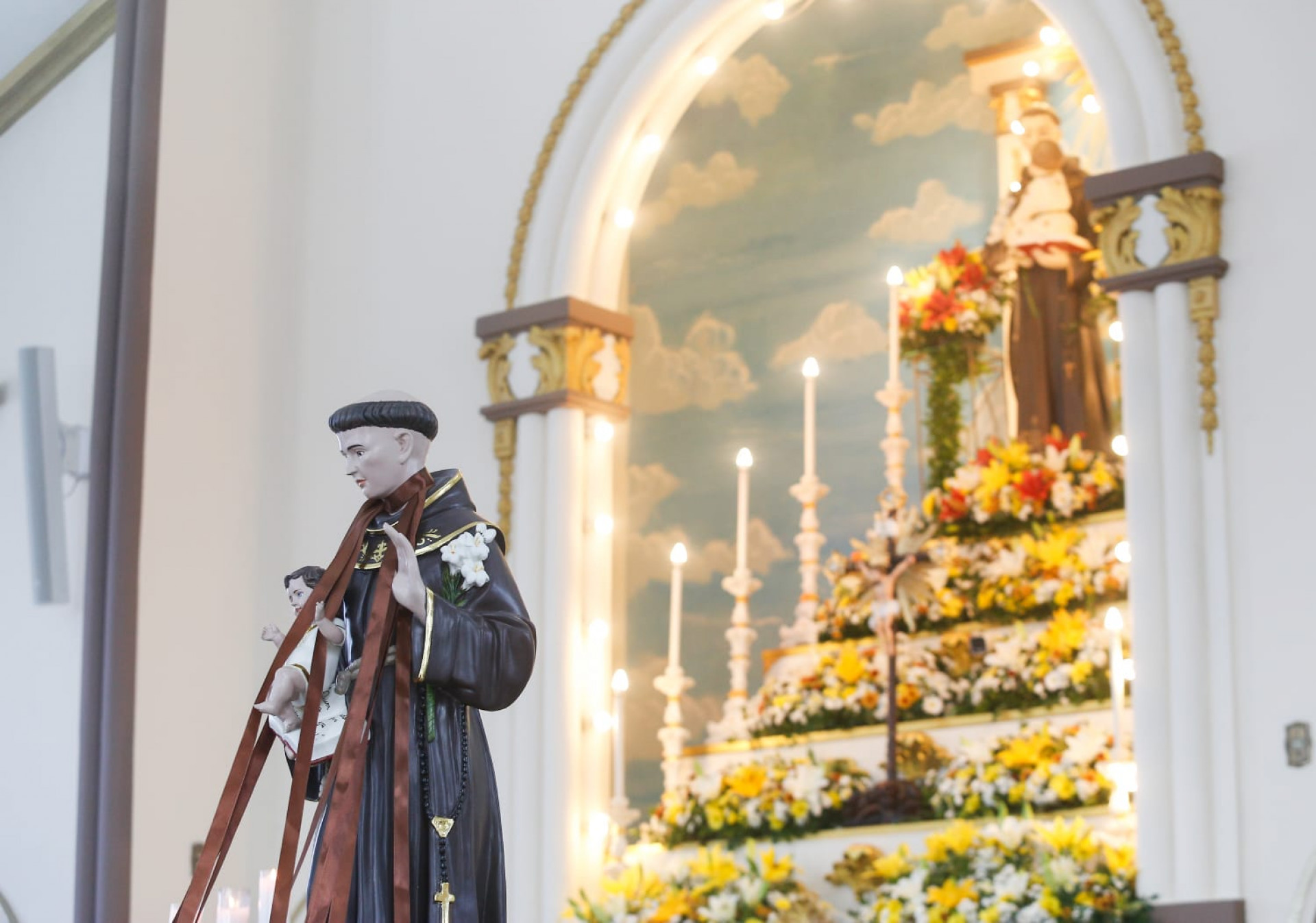 Dia de Santo Antônio reúne fies em igrejas do Cachambi, na Zona Norte - Érika Martin/Agência O DIA