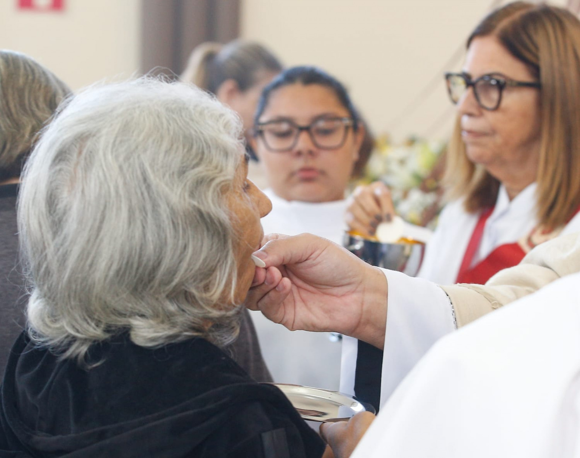 Dia de Santo Antônio reúne aposentados durante missa - Érika Martin/Agência O DIA