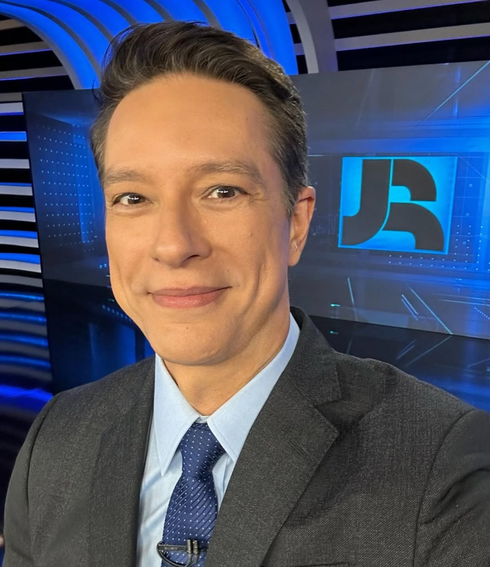 Sérgio Aguiar era um dos âncoras do 'Jornal da Record' - Reprodução/Instagram 