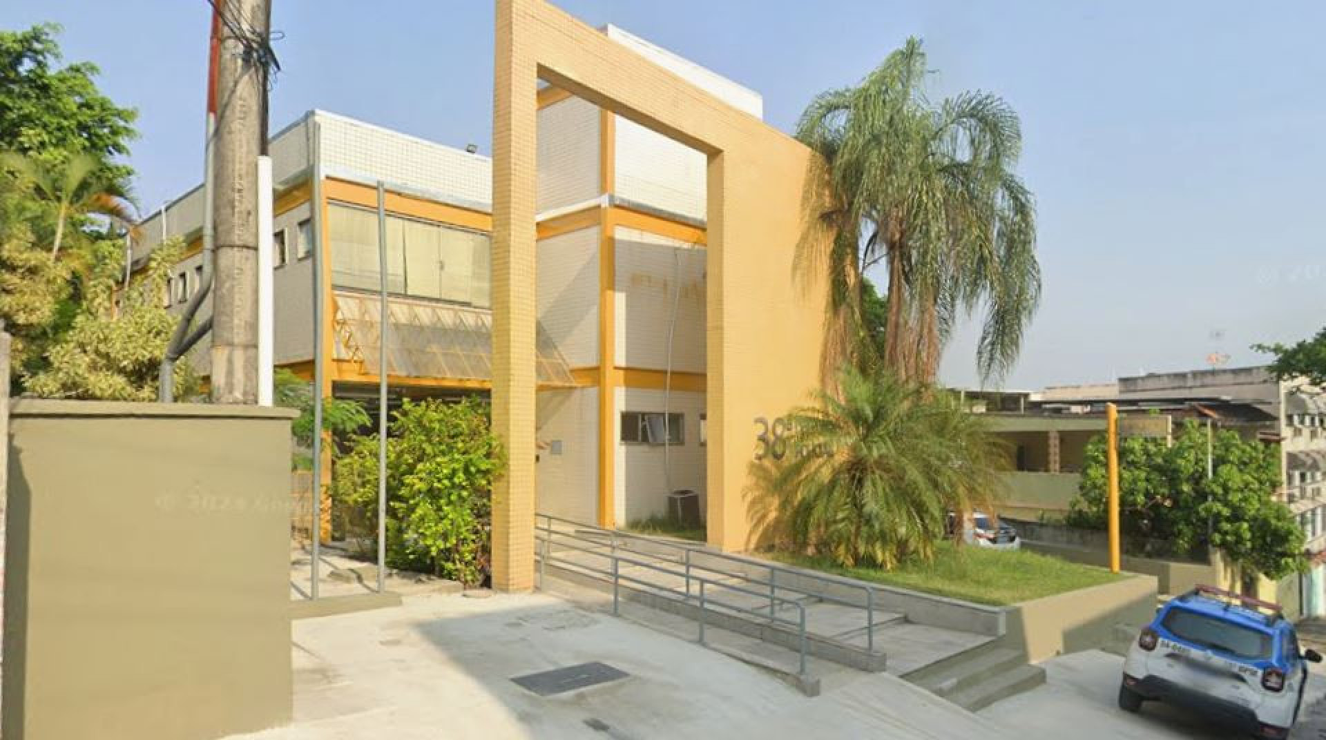 Jorge se apresentou na 38ª DP (Brás de Pina), onde foi preso preventivamente - Reprodução / Google Street View