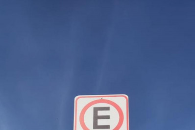 Prefeitura inicia mudança nas placas de estacionamento