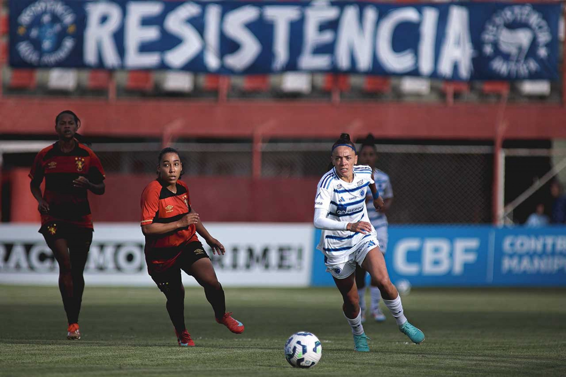 L&iacute;der Cruzeiro empata com lanterna Sport pelo Brasileir&atilde;o feminino