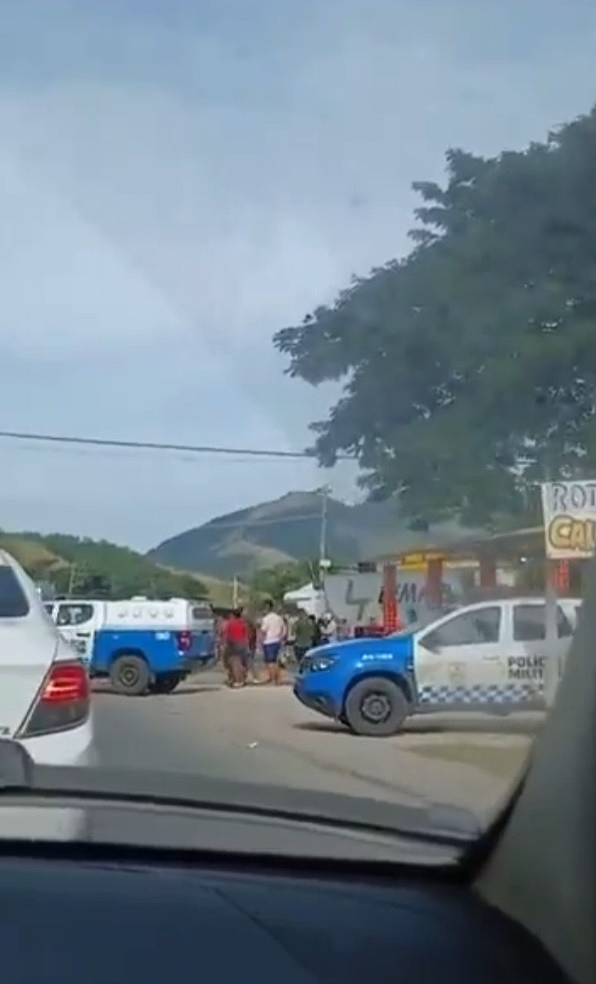 Polícia isolou a área para perícia - Reprodução / X