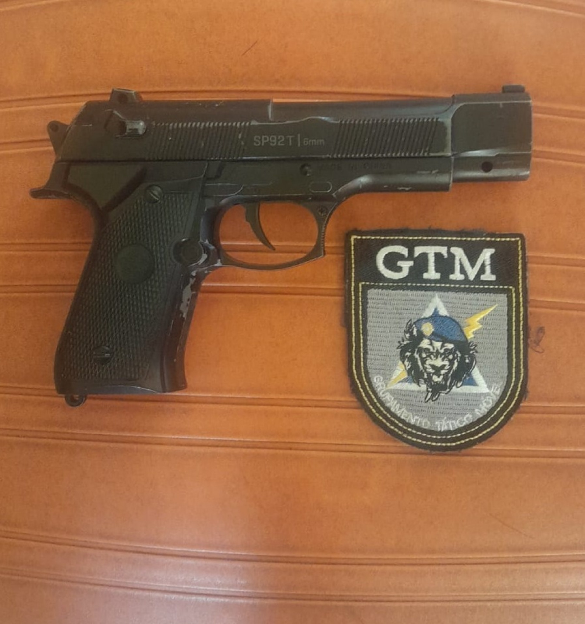 Réplica de pistola apreendida pela Guarda Municipal - Divulgação / Guarda Municipal