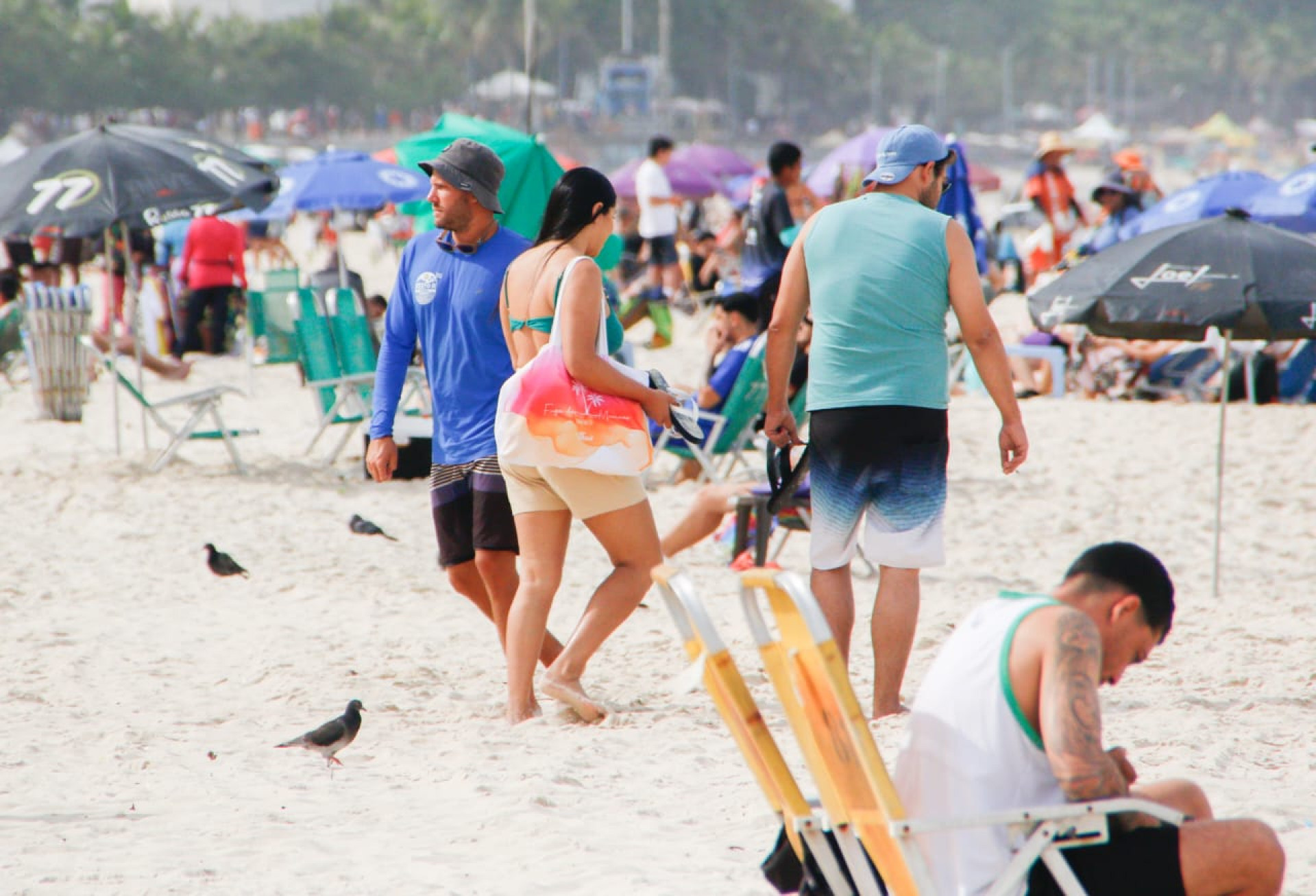 As areias da Praia de Ipanema, na Zona Sul, estão mais vazias neste domingo (15) - Érica Martin/Agência O Dia