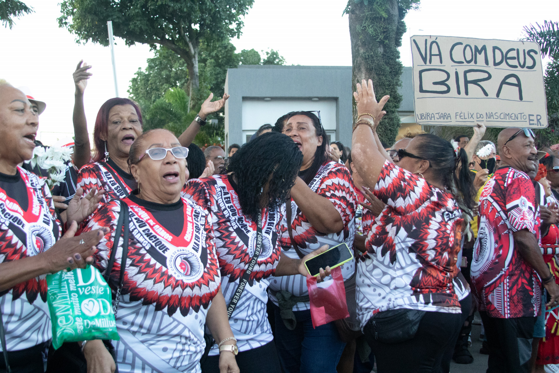 Enterro de Bira Presidente, fundador do Cacique de Ramos, nesta segunda-feira (16) - &Eacute;rica Martin/Ag&ecirc;ncia O Dia 